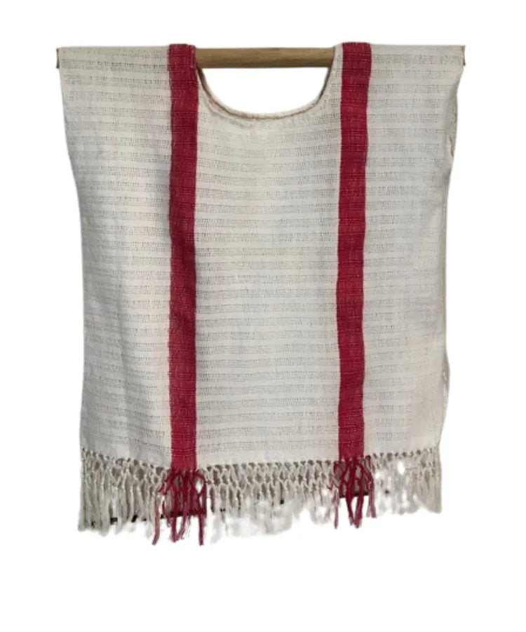 Blusa cuello redondo y mariposa