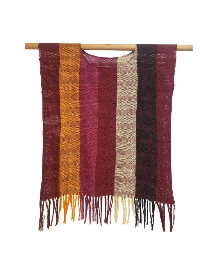 Blusa cuello redondo y mariposa